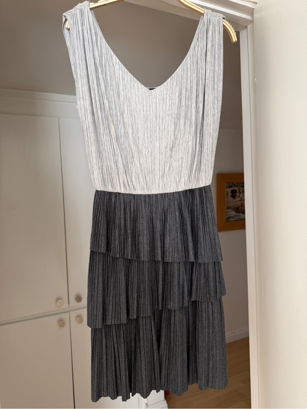 Laundry By Shelli Segal Silver and Black Pleated Tiered Mini Dress